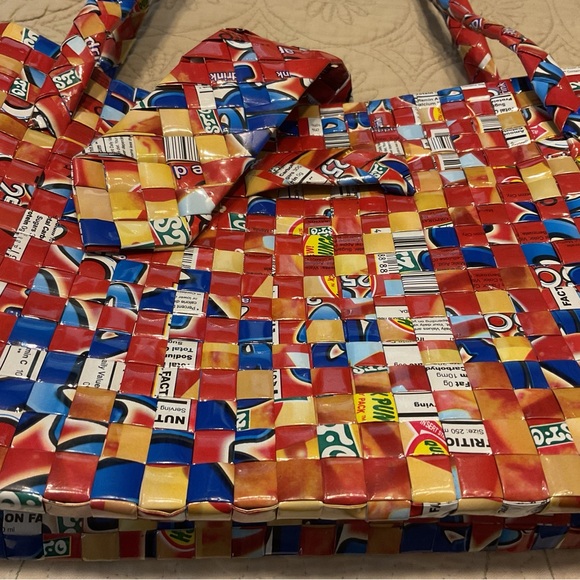 NEW/ REBAGZ HALF THE SKY DESIGNS HANDMADE IN PHILIPPINES RECYCLED JUICE BAG - Picture 15 of 16